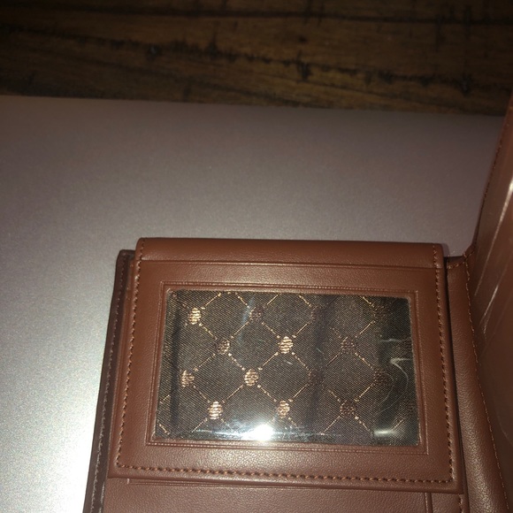 Perry Ellis Wallet - Picture 3 of 5
